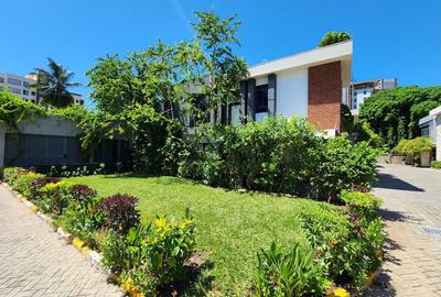 5 Bed Villa with En Suite in Nyali Area - 3