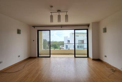 Serviced 2 Bed Apartment with En Suite in Garden Estate - 4