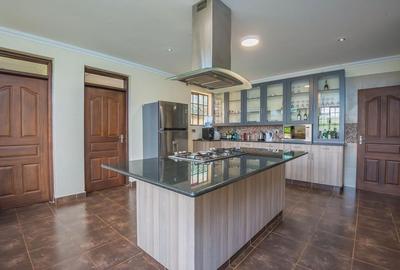 4 Bed Townhouse with En Suite in Rosslyn - 4
