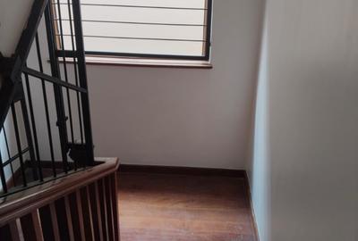 5 Bed Townhouse with En Suite in Lavington - 2