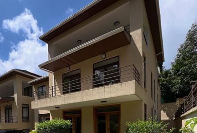 5 Bed Villa with En Suite at Lavington