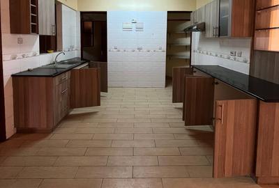 1 Bed Apartment with En Suite in Kilimani - 4
