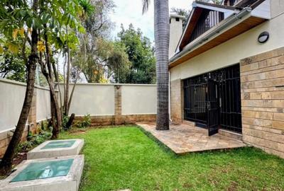 5 Bed Villa with En Suite in Lavington
