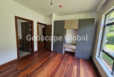 4 Bed Townhouse with En Suite in Rosslyn