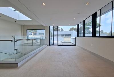 5 Bed House with En Suite at Off Grevillea Grove - 4