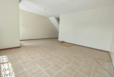 4 Bed House with Garden in South C - 2