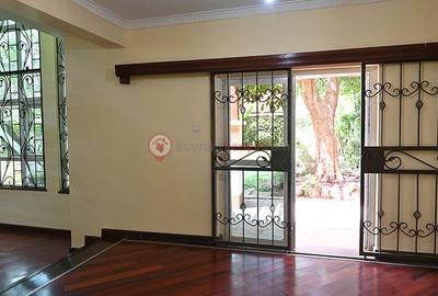 5 Bed Townhouse with En Suite at Owashika