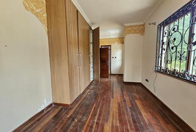 5 Bed Townhouse with En Suite in Lavington