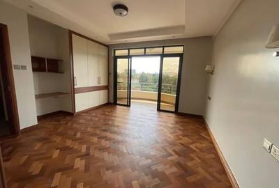 4 Bed Apartment with En Suite in Riverside