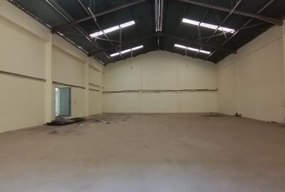 6,000 ft² Warehouse with Service Charge Included in Industrial Area