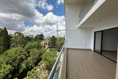 2 Bed Apartment with En Suite in Lavington
