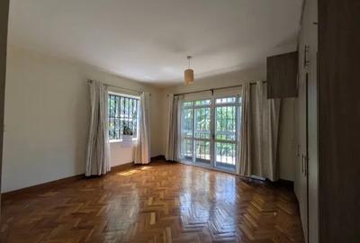 5 Bed Townhouse with En Suite in Spring Valley - 4