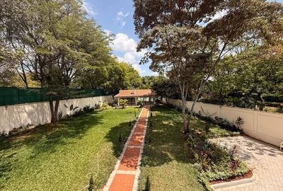 6 Bed House with En Suite in Runda - 2