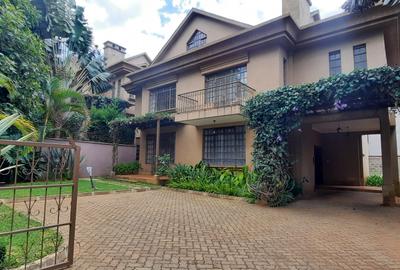 5 Bed House with En Suite in Lavington