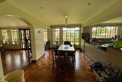 4 Bed Townhouse with En Suite in Rosslyn