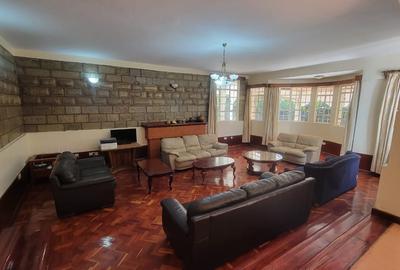 4 Bed House with En Suite in Runda