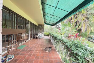 4 Bed House with En Suite at Lavington