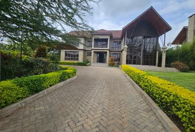 5 Bed Villa with En Suite in Runda