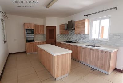 3 Bed Apartment with En Suite at Lavington