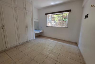 Office with Service Charge Included at Chania Avenue - 4