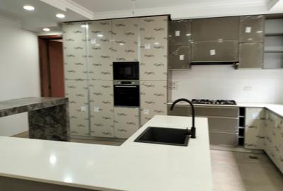 6 Bed Townhouse with En Suite in Lavington