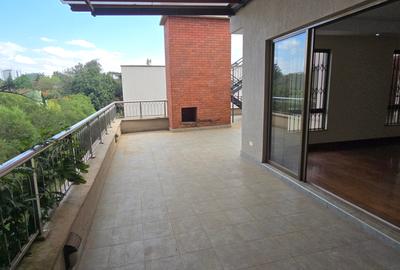 5 Bed Townhouse with En Suite at Lavington Green - 3
