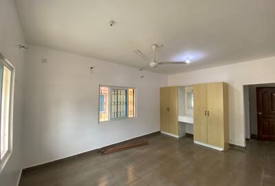 3 Bed Apartment with En Suite at Beach Road