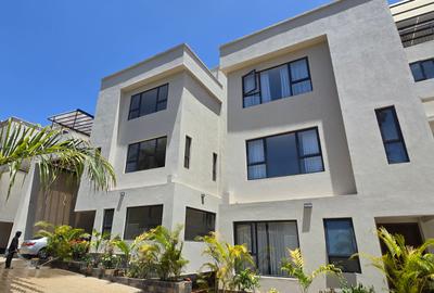 5 Bed Townhouse with En Suite at Lavington Green