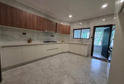 3 Bed Apartment with En Suite in Kileleshwa