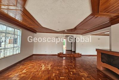 5 Bed House with En Suite in Runda - 2