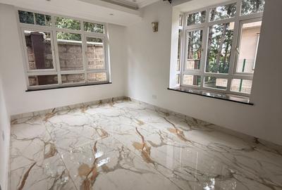 5 Bed Townhouse with En Suite in Lavington - 2