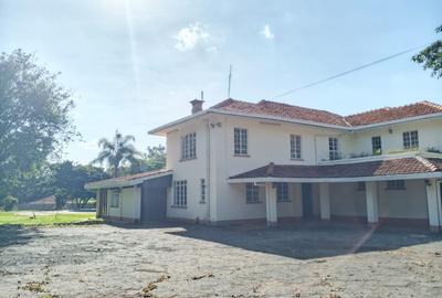 7,945 ft² Commercial Property in Karen