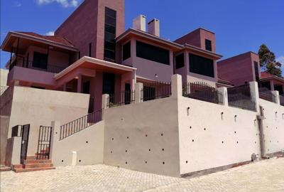 4 Bed Townhouse with En Suite in Ruaka