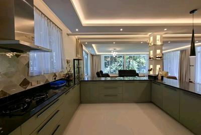 Furnished 2 Bed Apartment with En Suite in Gigiri - 4