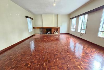 4 Bed House with En Suite in Hill View
