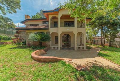 5 Bed House with En Suite in Runda - 3