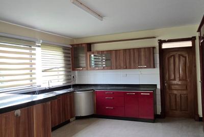 5 Bed Townhouse with En Suite at Grovelia Grove - 4