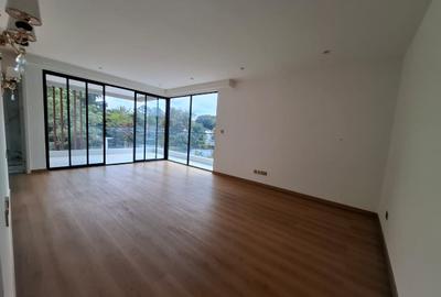 5 Bed Townhouse with En Suite in Lavington