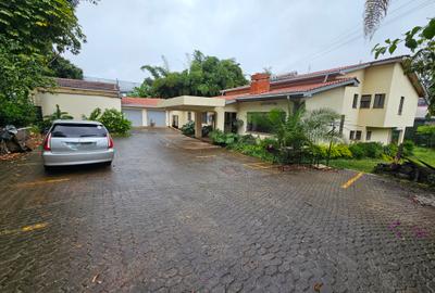 6 Bed House with En Suite in Gigiri
