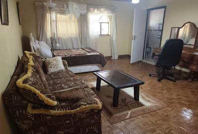 Studio Apartment with Swimming Pool in Runda - 2