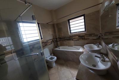 3 Bed Apartment with En Suite at Rhapta Road