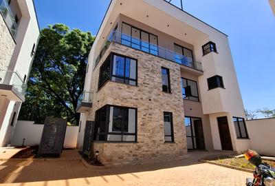 5 Bed Townhouse with En Suite in Lavington