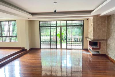 5 Bed Townhouse with En Suite in Lavington - 4