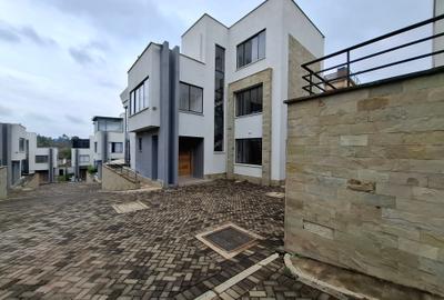 5 Bed Townhouse with En Suite in Lavington