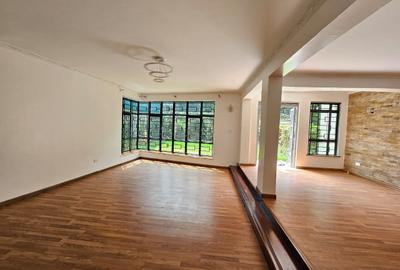 6 Bed Townhouse with En Suite in Lavington - 4