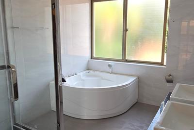 5 Bed Townhouse with En Suite at Lavington Road - 4