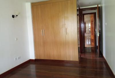 5 Bed Townhouse with En Suite in Lavington - 3