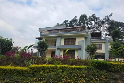 4 Bed Townhouse with En Suite in Rosslyn - 2