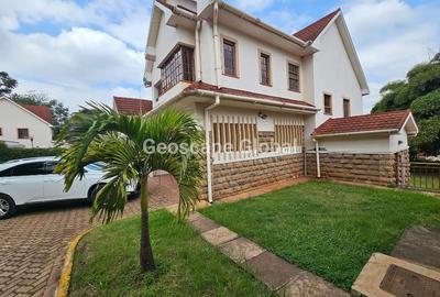 4 Bed House with En Suite in Rosslyn