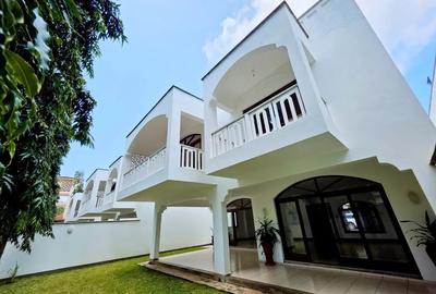 4 Bed Townhouse with En Suite at Green Wood Drive